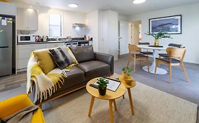 Warm Chch Apartment Park View & Garage Parking